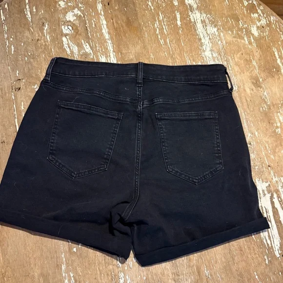 Torrid NWT Women's Black Denim Shorts - Picture 2 of 3